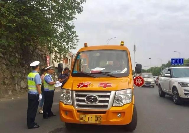 湘潭一校車司機酒駕心存僥幸“走捷徑”，交警蜀黍：沒想到吧？