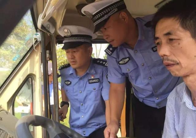 湘潭一校車司機酒駕心存僥幸“走捷徑”，交警蜀黍：沒想到吧？