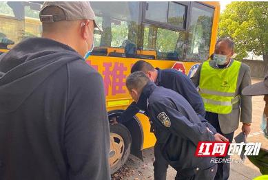 株洲石峰交警：多部門(mén)聯(lián)動(dòng)整治校車“頑瘴痼疾”