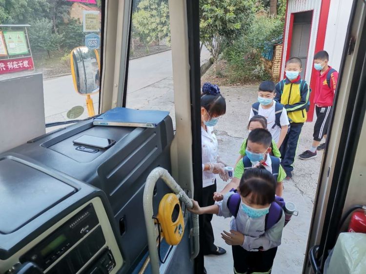 青島：新學期，校車為平度1.8萬余名學生安全護航