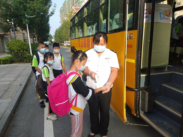 青島：新學期，校車為平度1.8萬余名學生安全護航