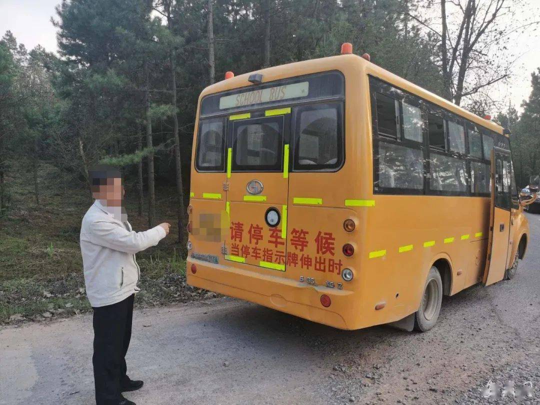 安徽涇縣：9人買通校車司機接送掩護，竟是為了干這事