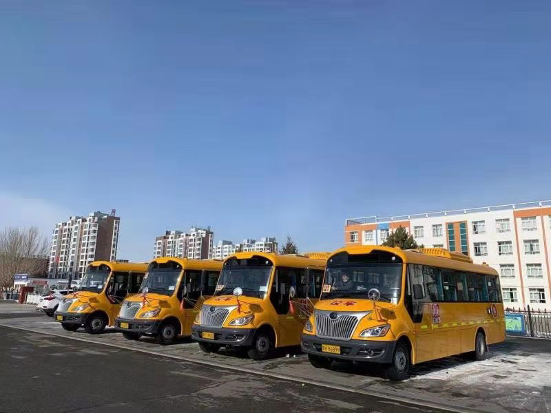 內蒙古錫林浩特：12條定制專線開通，這些小學、幼兒園校車“上崗”了