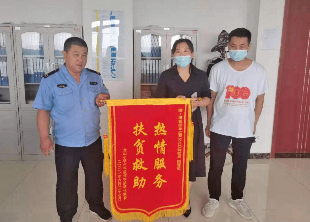 校車停運(yùn)，“暖心故事”卻不斷上演……