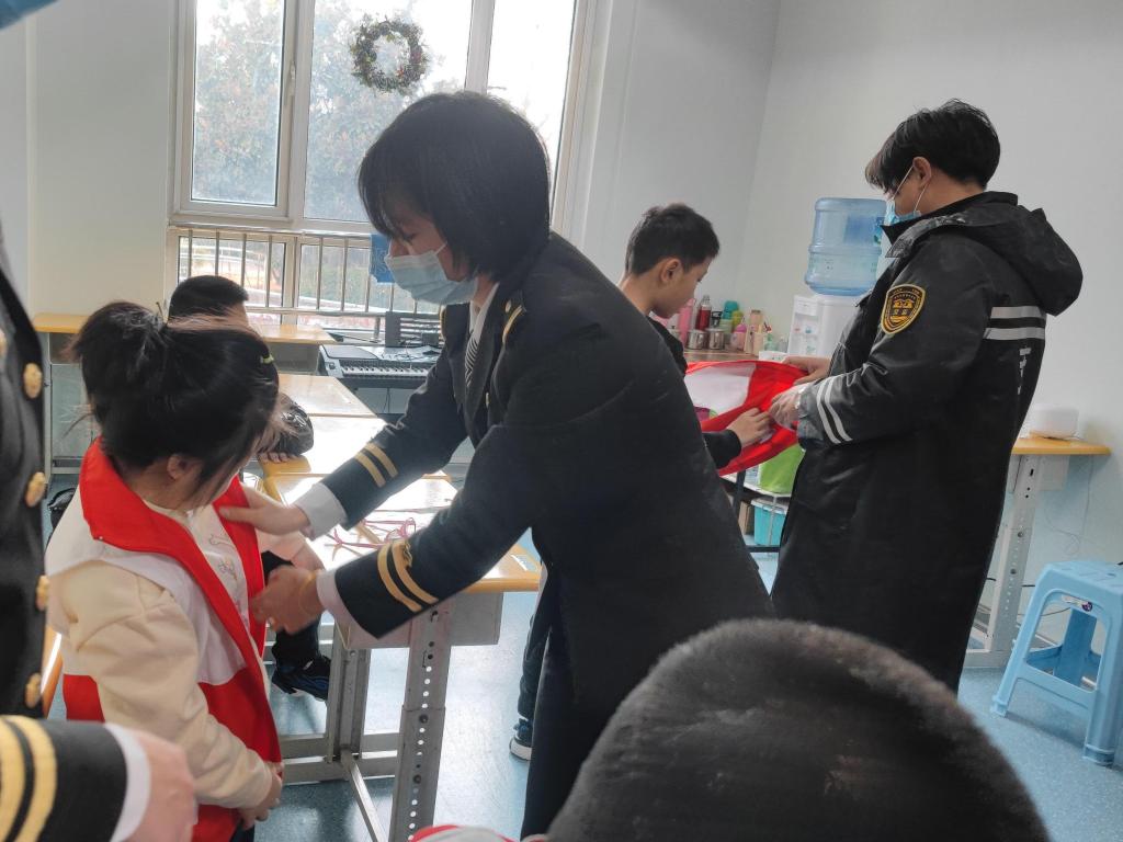 陪伴殘疾孩子，青島城運(yùn)控股溫馨校車公司開展以“守護(hù)溫暖、傳遞關(guān)愛”為主題的暖冬系列活動(dòng)