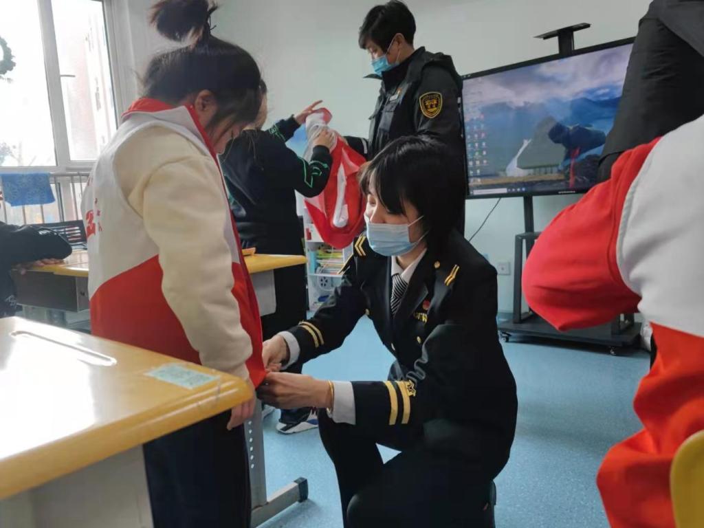 陪伴殘疾孩子，青島城運(yùn)控股溫馨校車公司開展以“守護(hù)溫暖、傳遞關(guān)愛”為主題的暖冬系列活動(dòng)