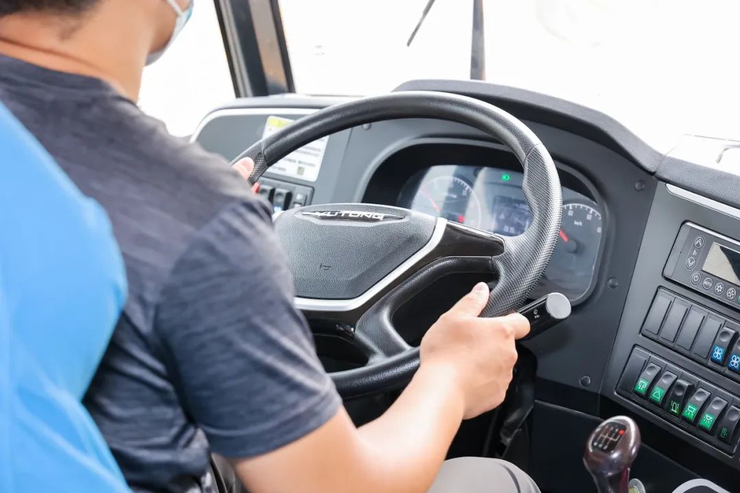 黃驊校車：把公益做成事業