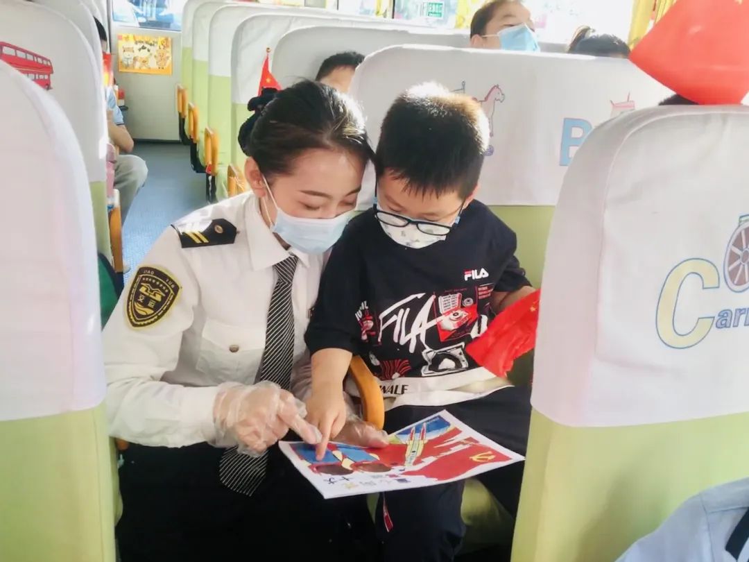 喜迎二十大 筑夢向未來 | 城運控股集團交運溫馨校車公司開展“校車上的思政課”