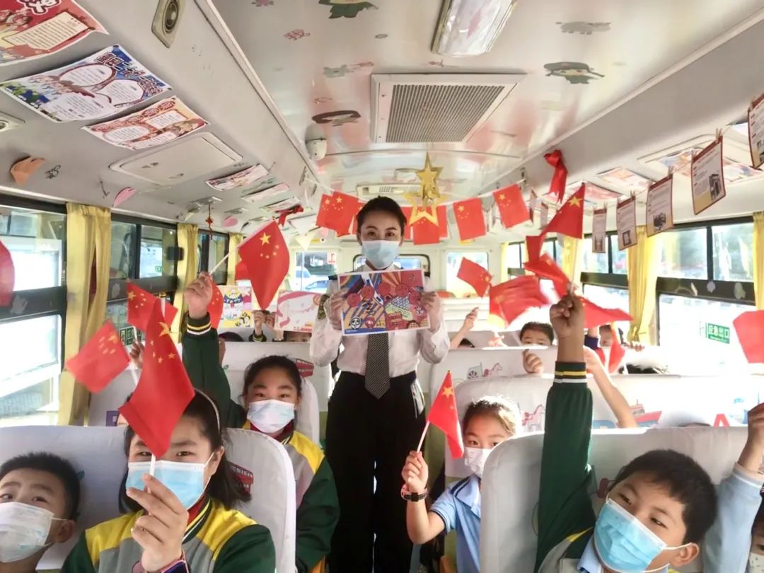喜迎二十大 筑夢向未來 | 城運控股集團交運溫馨校車公司開展“校車上的思政課”