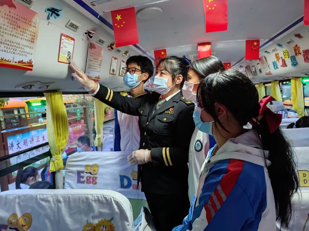 喜迎二十大 筑夢向未來 | 城運控股集團交運溫馨校車公司開展“校車上的思政課”