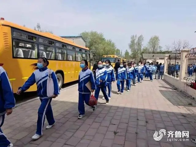 寧陽縣中小學恢復線下教學 90輛交運校車恢復常態化運行