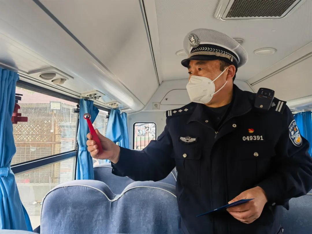 覆蓋48所學校171輛校車，松江交警開展校車安全“大體檢”