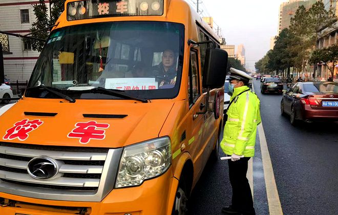 常德交警：開展校車安全檢查 筑牢護學平安路