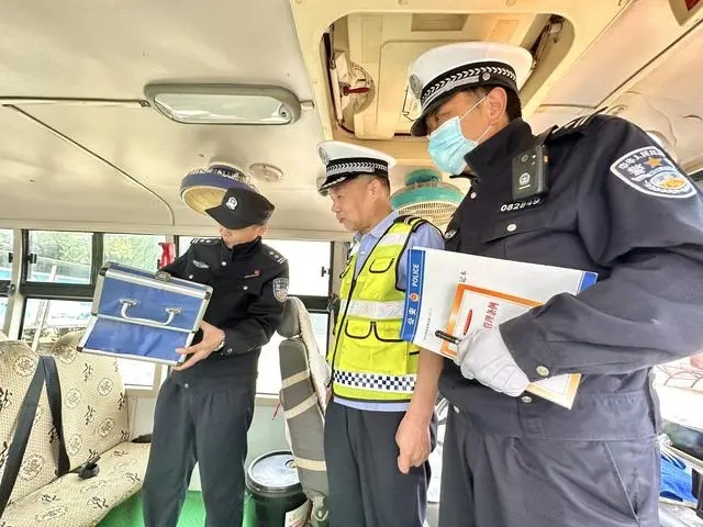 應城楊嶺學區(qū)強化校車管理繃緊師生“安全線”