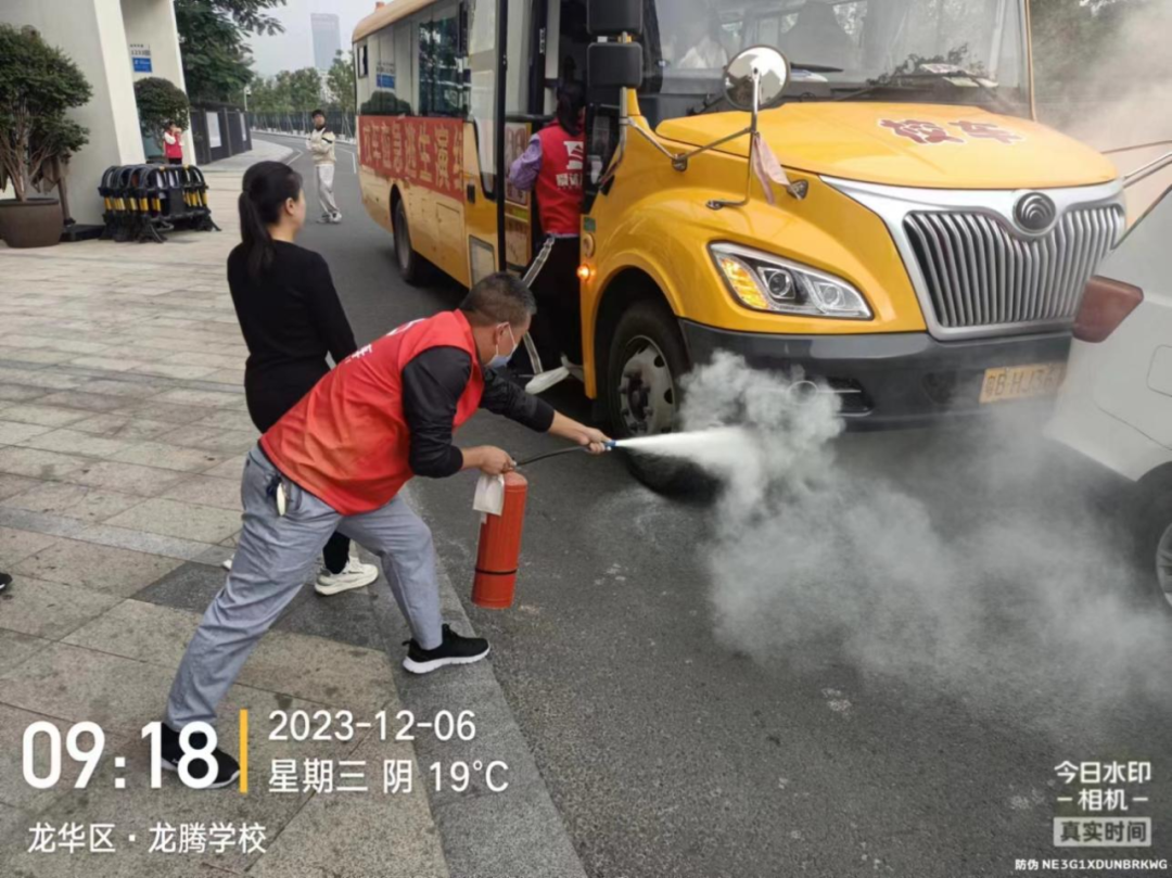 “以演筑防 安全護(hù)航”——校車安全應(yīng)急逃生演練活動(dòng)