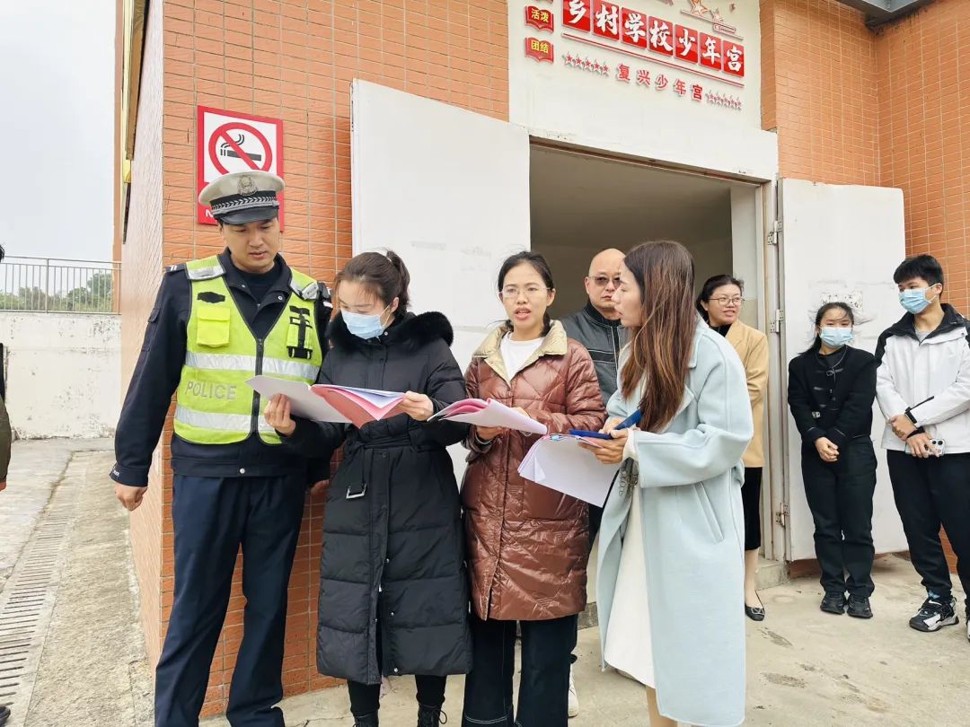 強化校車安全“大檢查”，擰緊校車出行“安全閥”