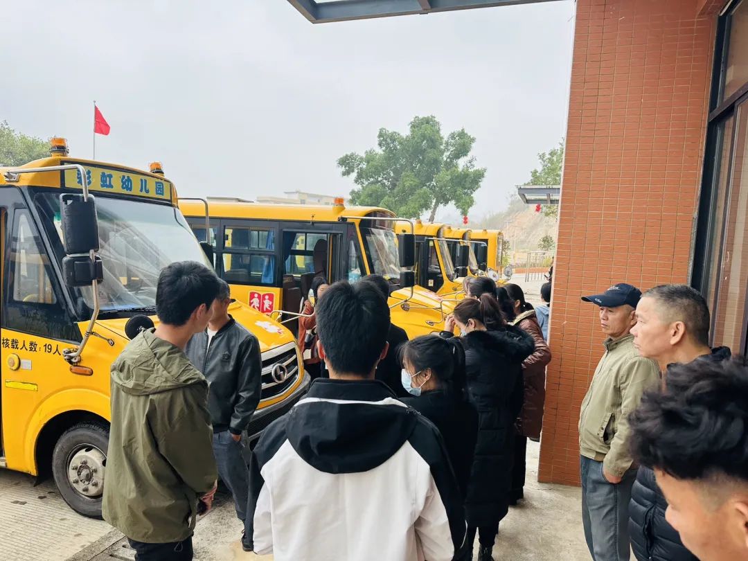 強化校車安全“大檢查”，擰緊校車出行“安全閥”