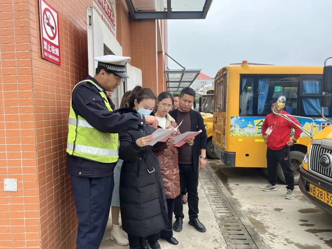 強化校車安全“大檢查”，擰緊校車出行“安全閥”
