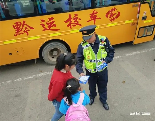 嚴抓“黑校車”，守護學(xué)子平安路！