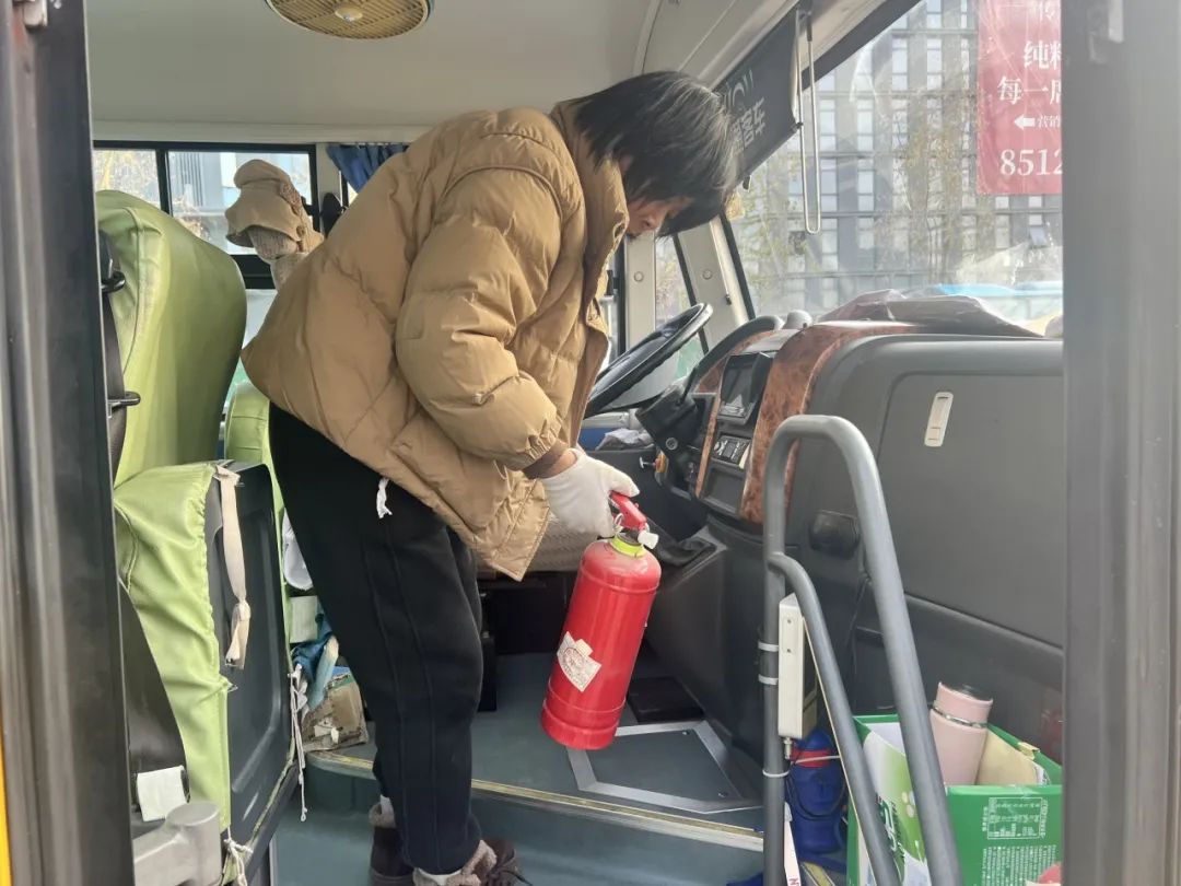 安全乘車，平安“童”行——記平湖市青鳥幼兒園校車安全應急演練活動