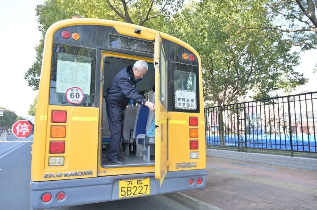 開學(xué)在即，姑蘇交警開展校車安全檢查