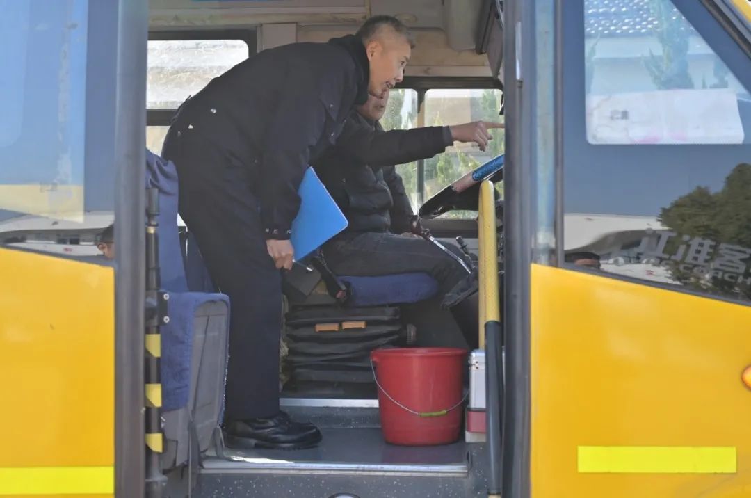 開學(xué)在即，姑蘇交警開展校車安全檢查