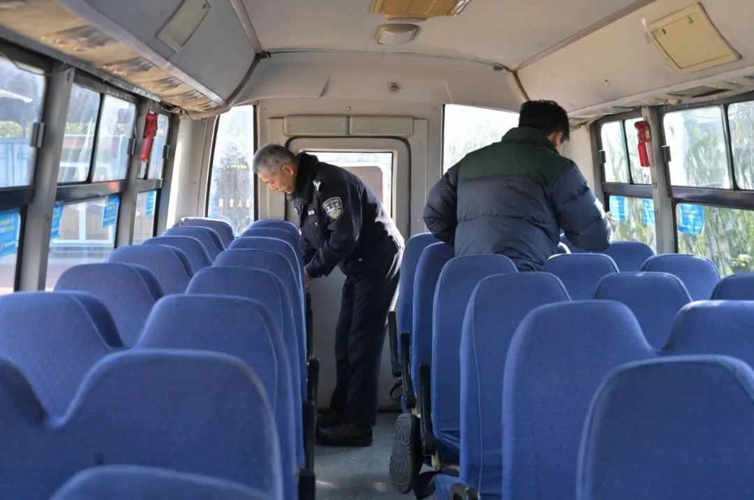 開學(xué)在即，姑蘇交警開展校車安全檢查
