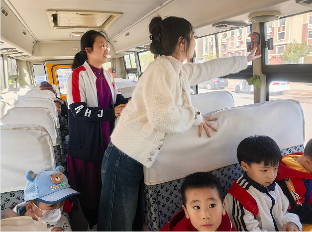【齊發(fā)力 保安全】區(qū)教育局開展校車安全檢查 為學生出行保駕護航