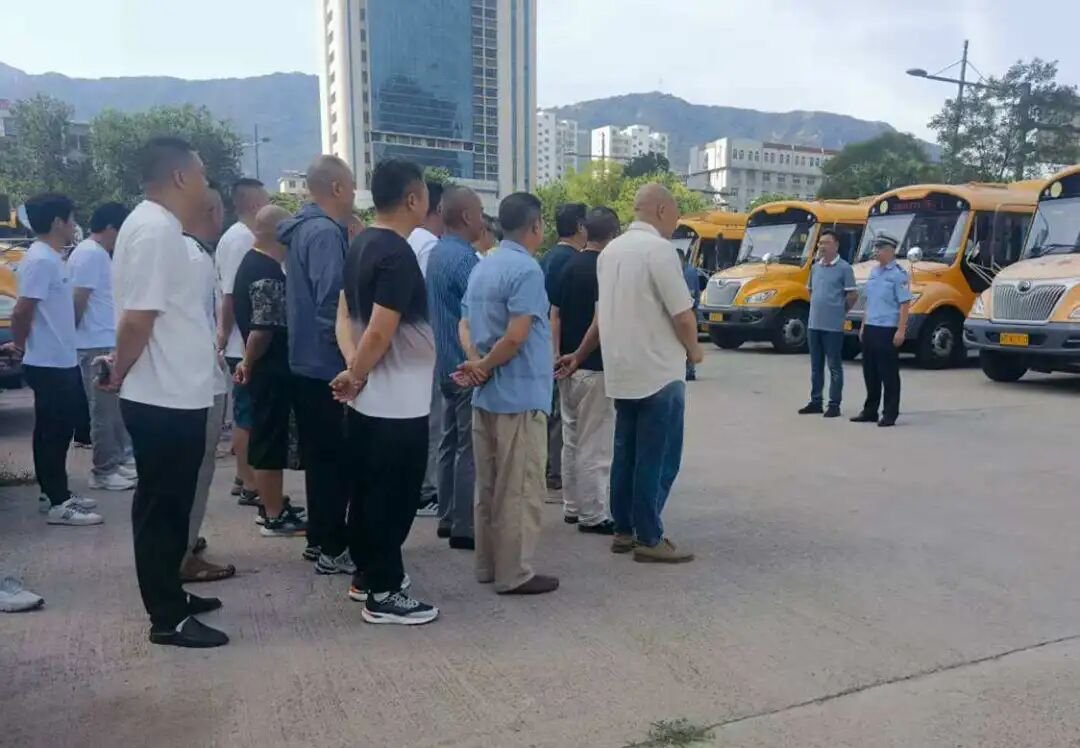 秋季開學，你家孩子坐的校車被“查”了......