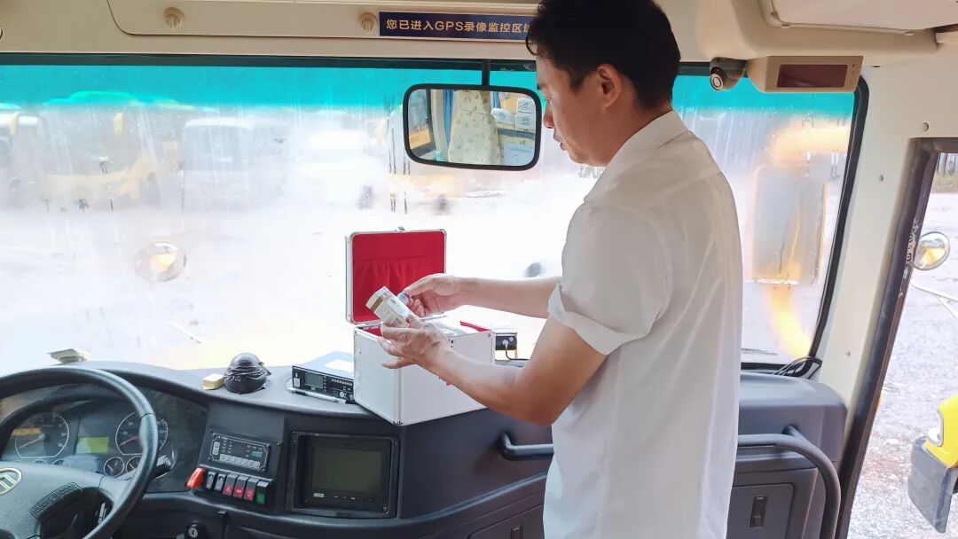 開(kāi)學(xué)倒計(jì)時(shí)！三水運(yùn)發(fā)開(kāi)展校車安全檢查，護(hù)航學(xué)生平安“上學(xué)路”