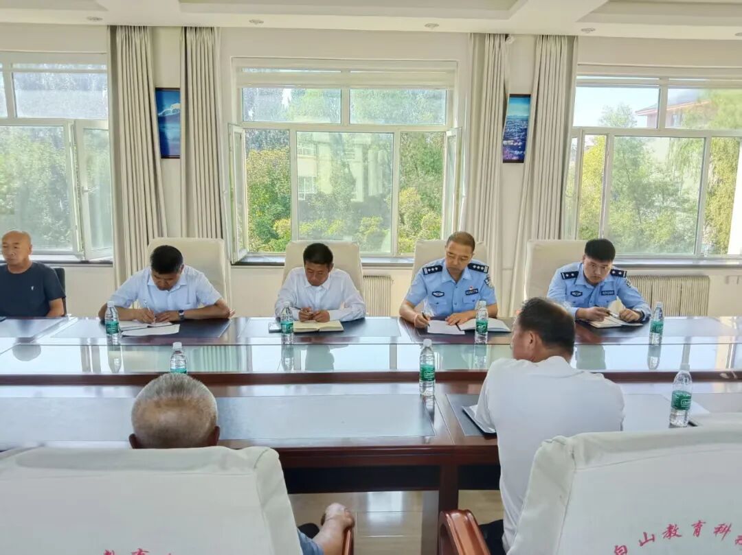 警惕“秋乏” 安全護(hù)航——長(zhǎng)白山交管支隊(duì)聯(lián)合教育部門召開秋季校車交通安全座談會(huì) 警惕“秋乏” 安全護(hù)航——長(zhǎng)白山交管支隊(duì)聯(lián)合教育部門召開秋季校車交通安全座談會(huì)