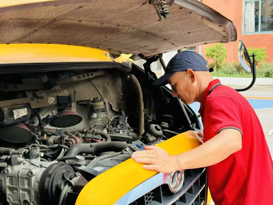 實幼安全筑牢安全防線,護航幼兒出行——蘆苞實驗幼兒園校車安全應急演練 實幼安全筑牢安全防線,護航幼兒出行——蘆苞實驗幼兒園校車安全應急演練