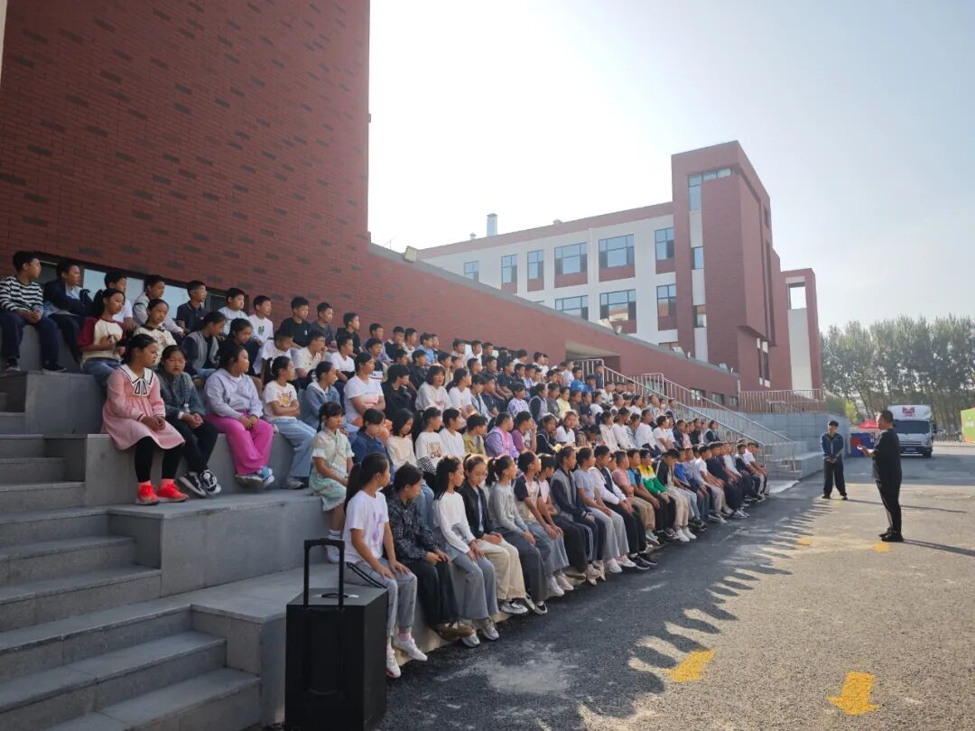 【朝氣沈北·陽照校園】筑牢安全防線!朝陽一校沈北分校校車安全演練守護學子出行路 【朝氣沈北·陽照校園】筑牢安全防線!朝陽一校沈北分校校車安全演練守護學子出行路