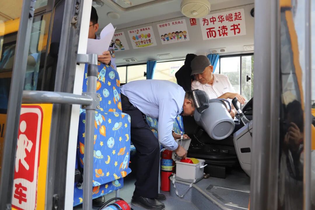 校車安全“回頭看”,嚴查隱患“零容忍” 校車安全“回頭看”,嚴查隱患“零容忍”
