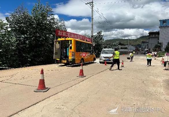 祿豐市：健全和完善校車事故應急處置措施 確保師生生命和財產安全