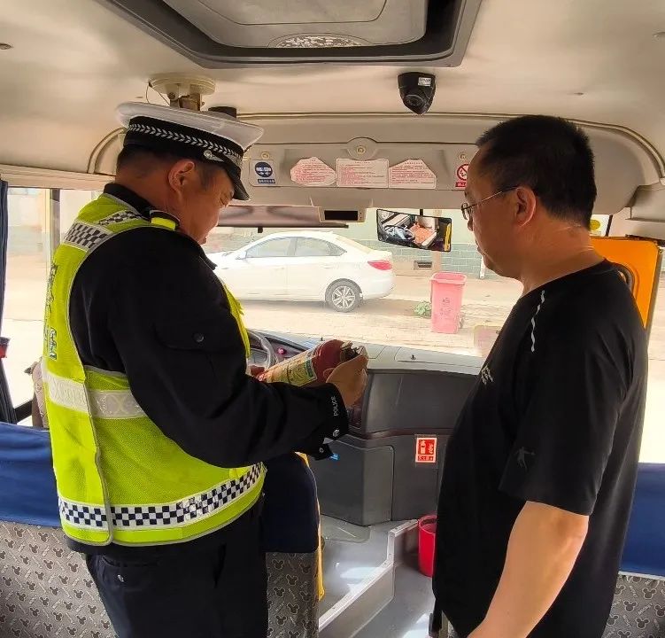 強化校車安全“大檢查”，擰緊校車出行“安全閥”