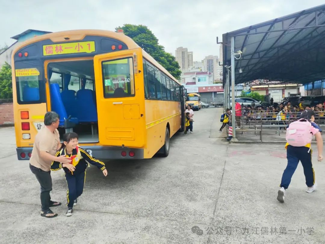 【陽光校園 活力一小】校車安全演練，為學生保駕護航