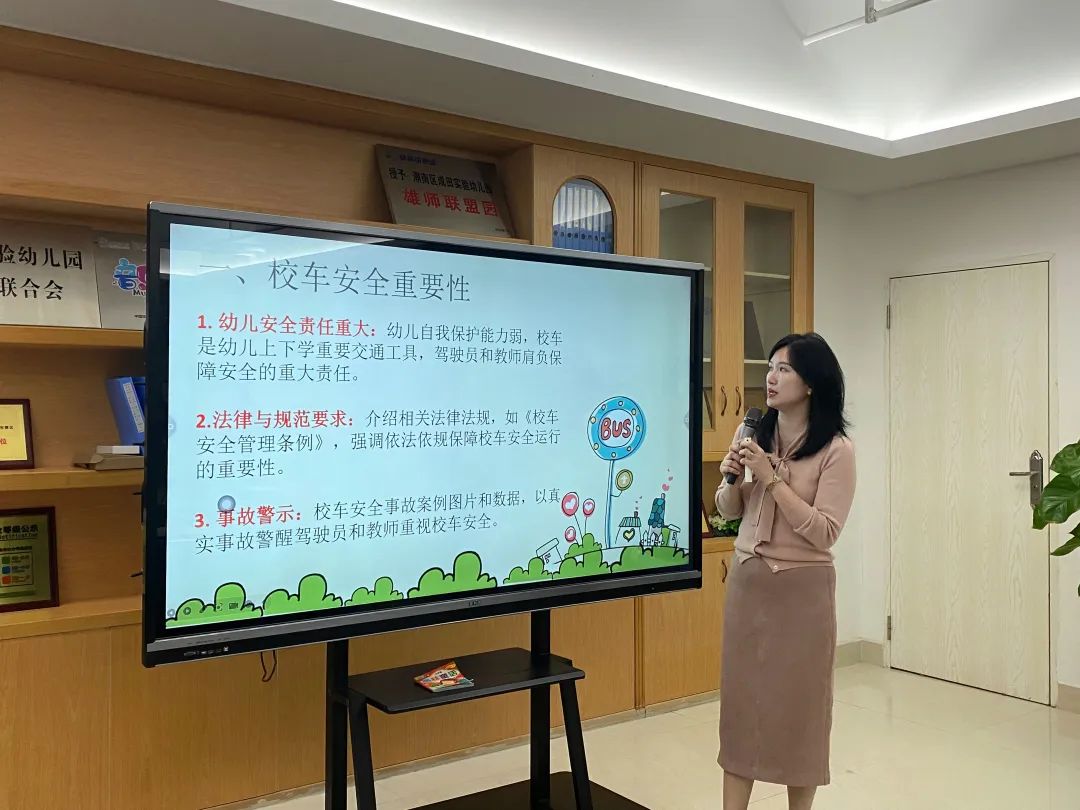 【校車安全】平安乘車，為愛護航——成田實驗幼兒園校車安全應(yīng)急演練
