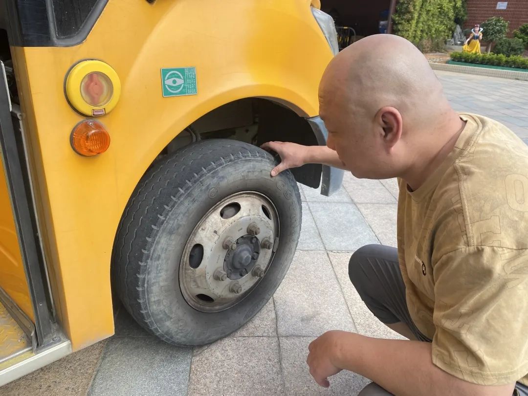 【校車安全】平安乘車，為愛護航——成田實驗幼兒園校車安全應(yīng)急演練