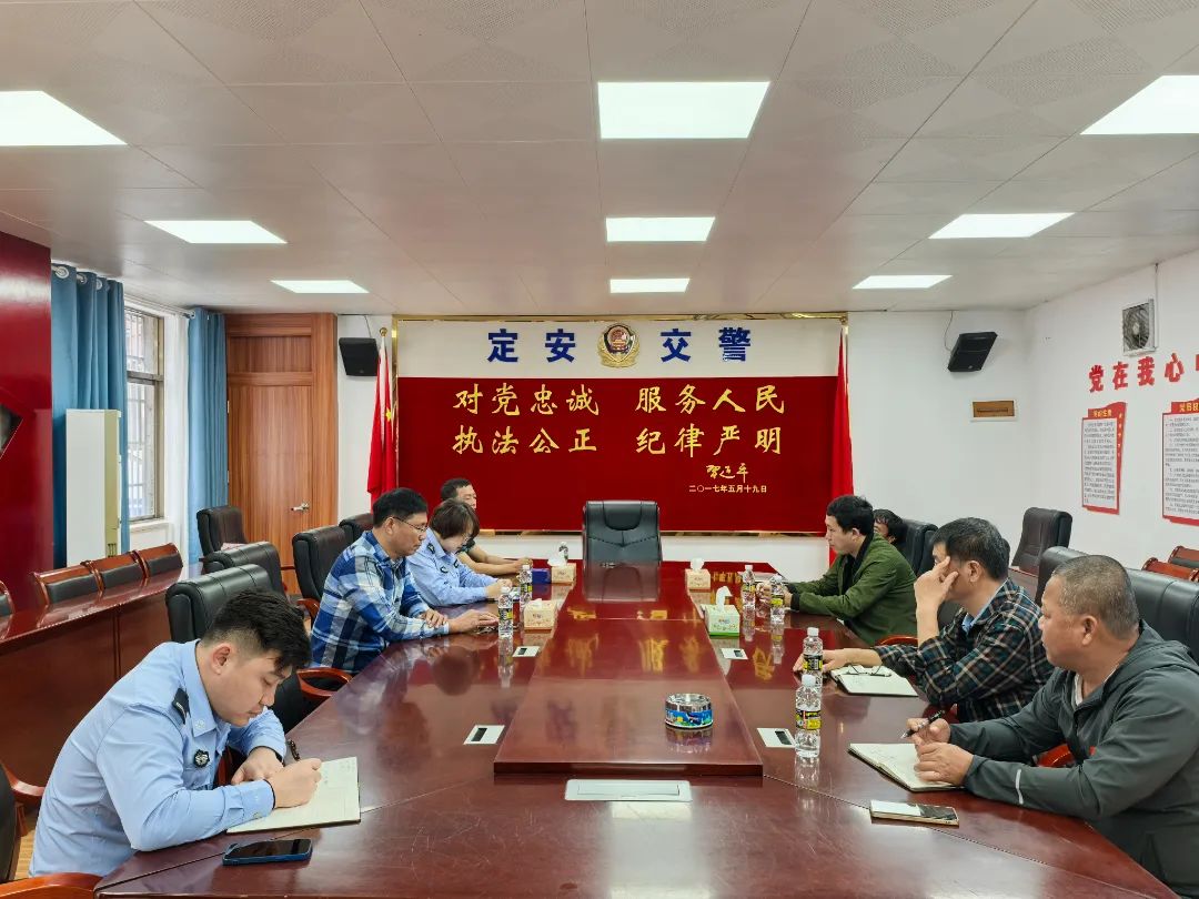 定安公安交警嚴把校車安全關，筑牢學生“安全路”！
