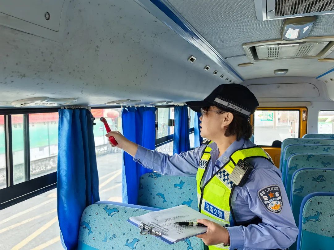 定安公安交警嚴把校車安全關，筑牢學生“安全路”！