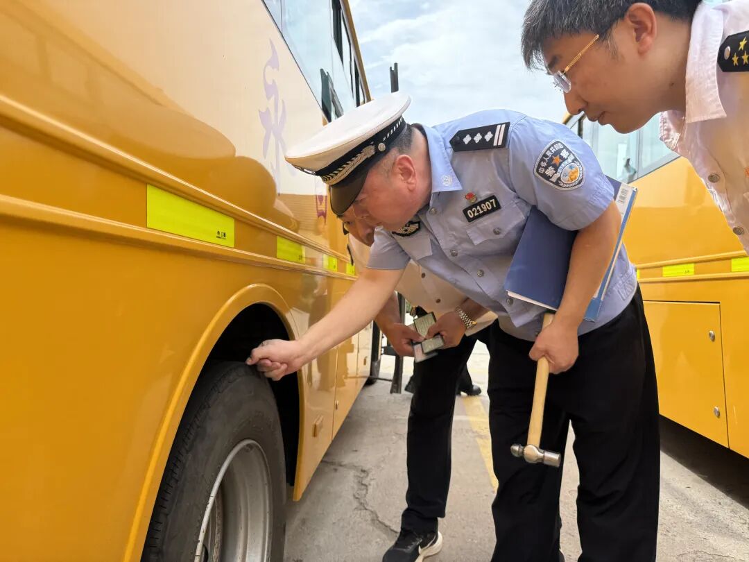 校車安全“大體檢”， 守好上學(xué)“第一關(guān)”