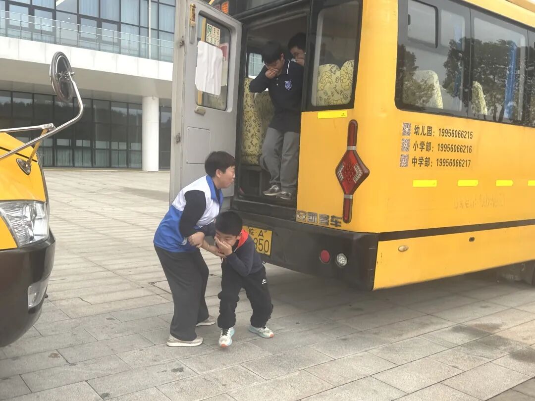 校車演練丨生命無彩排,防患于未然 校車演練丨生命無彩排,防患于未然
