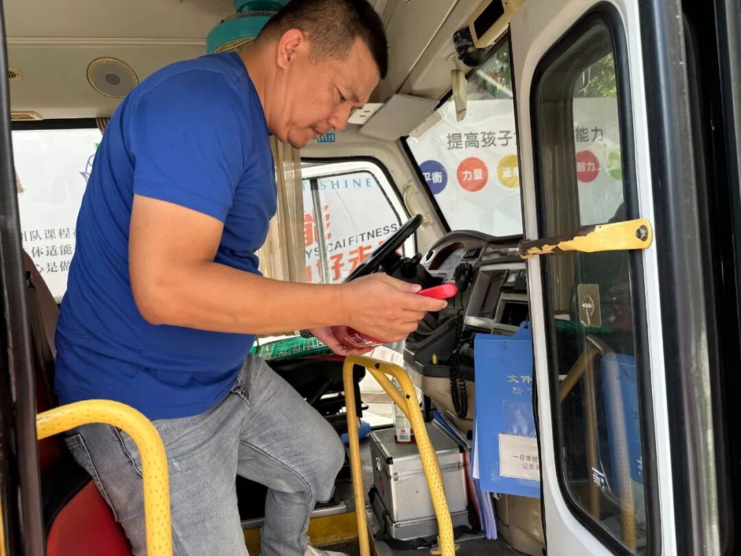 【平安校園】為愛護(hù)航,平安校車伴我行 ——石獅市恩啟頓幼兒園校車應(yīng)急疏散演練 【平安校園】為愛護(hù)航,平安校車伴我行 ——石獅市恩啟頓幼兒園校車應(yīng)急疏散演練