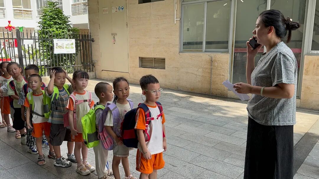 【平安校園】為愛護(hù)航,平安校車伴我行 ——石獅市恩啟頓幼兒園校車應(yīng)急疏散演練 【平安校園】為愛護(hù)航,平安校車伴我行 ——石獅市恩啟頓幼兒園校車應(yīng)急疏散演練