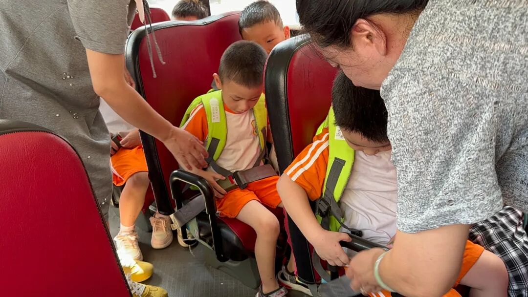 【平安校園】為愛護(hù)航,平安校車伴我行 ——石獅市恩啟頓幼兒園校車應(yīng)急疏散演練 【平安校園】為愛護(hù)航,平安校車伴我行 ——石獅市恩啟頓幼兒園校車應(yīng)急疏散演練