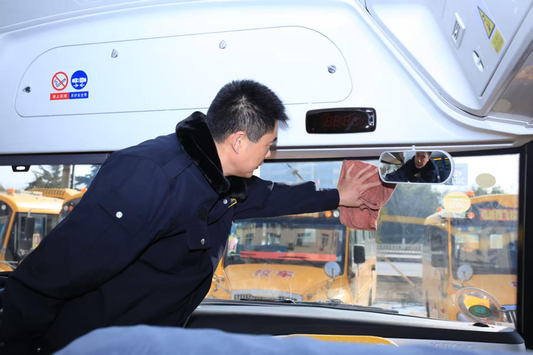 為奔跑護航，為安全加油！翔飛校車全程守護臨馬！