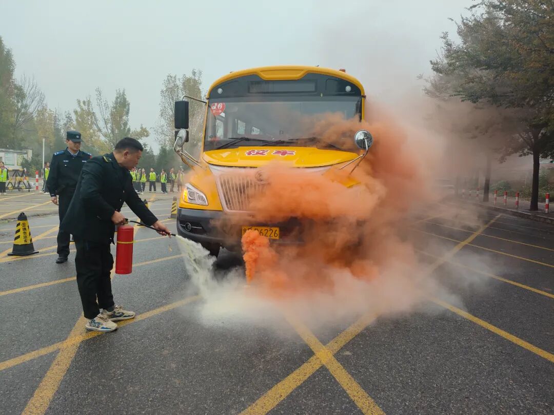 【平安校園】守護安全“生命線”：度假區實驗小學開展校車應急演練