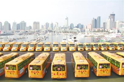 真情載道 27000余條校車(chē)路線(xiàn) 服務(wù)惠及十余萬(wàn)學(xué)子