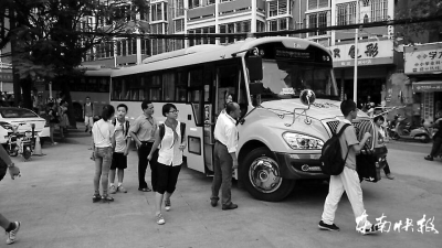 6條福州一中定制校車線路擬開通 終點(diǎn)在一中大學(xué)城校區(qū)